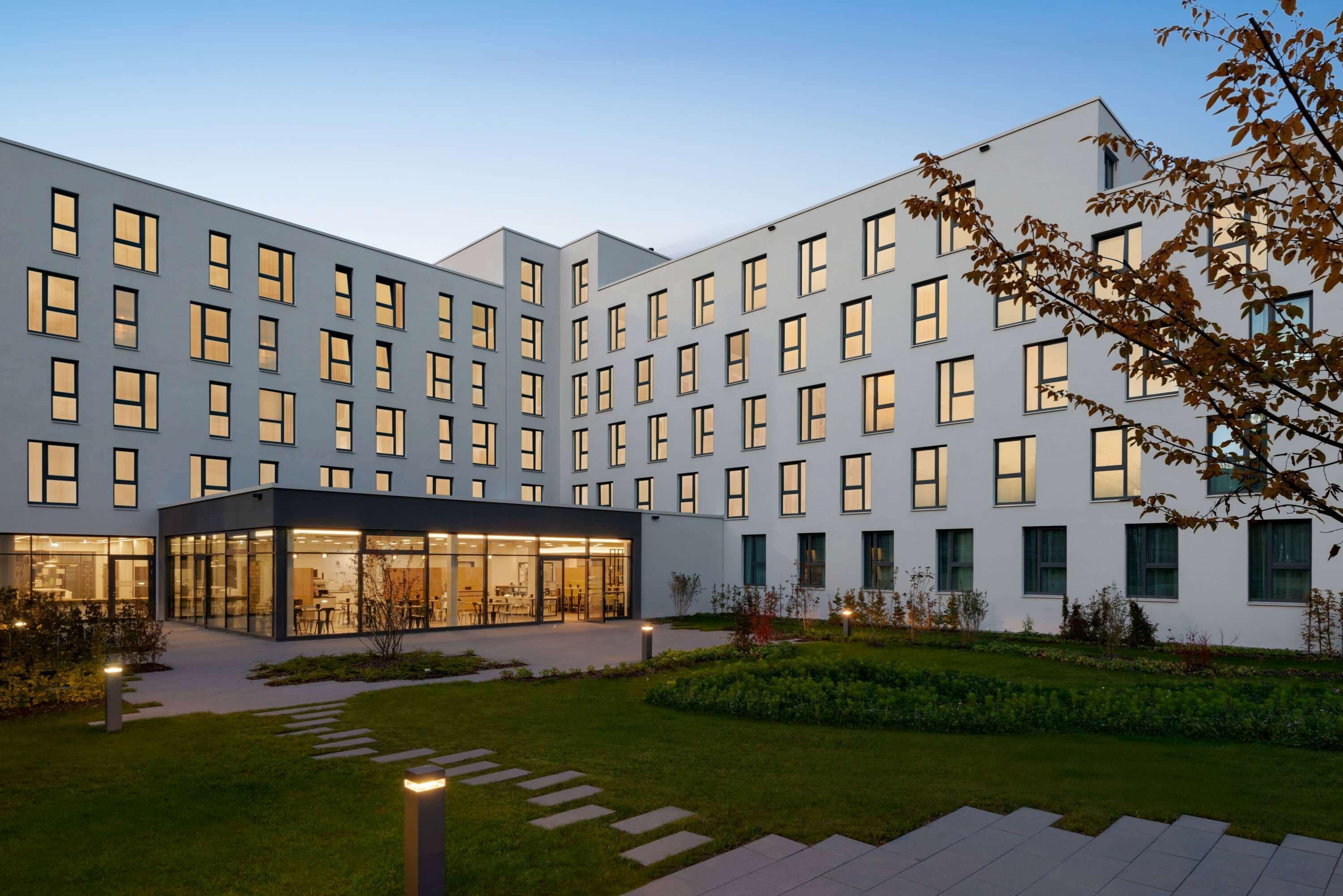 Super 8 By Wyndham Augsburg Hotel Luaran gambar