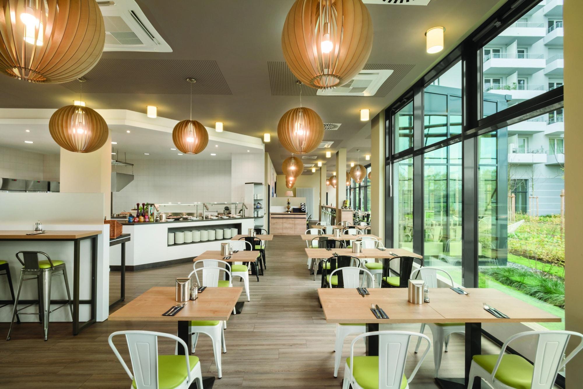 Super 8 By Wyndham Augsburg Hotel Luaran gambar