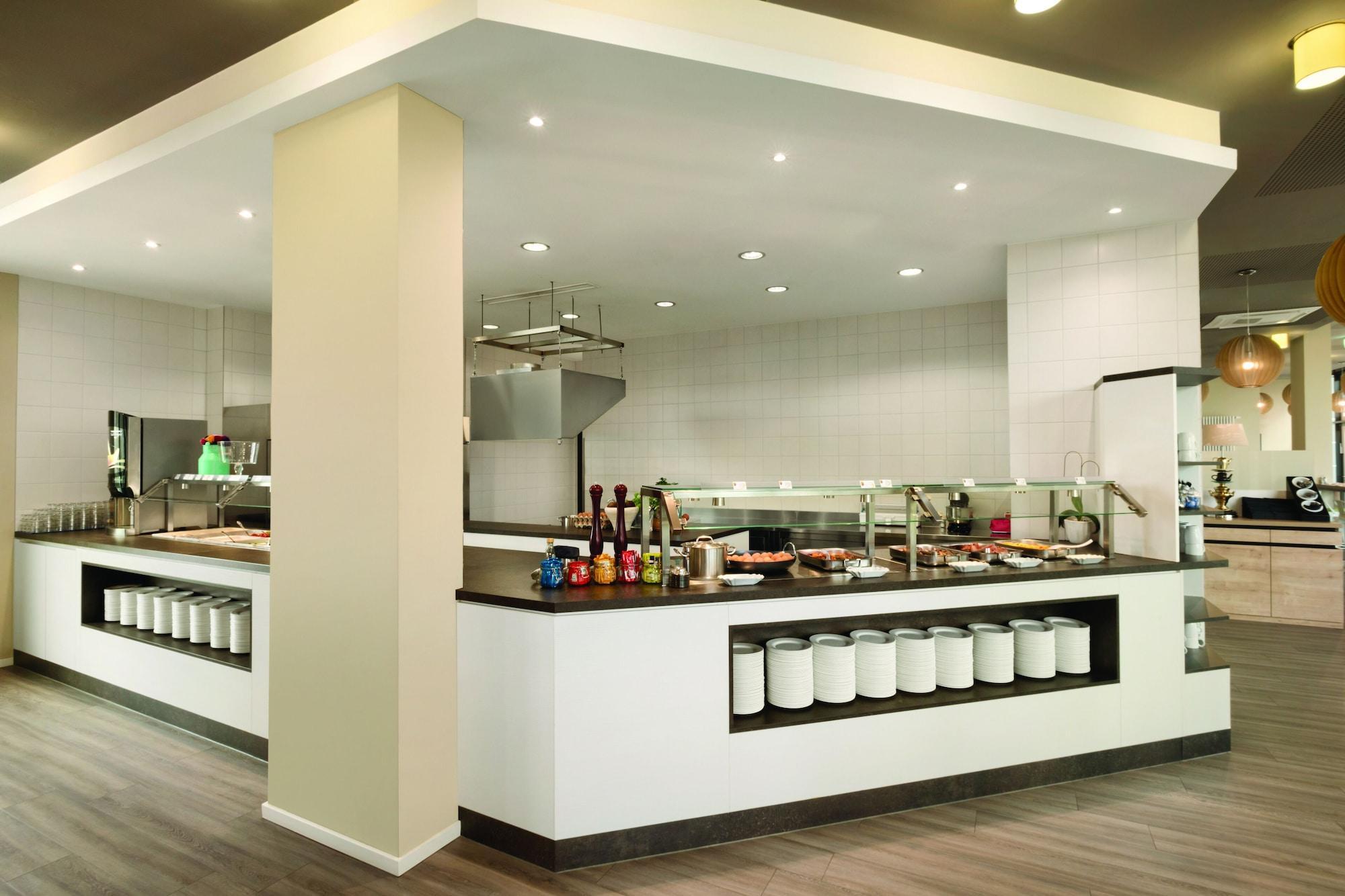Super 8 By Wyndham Augsburg Hotel Luaran gambar