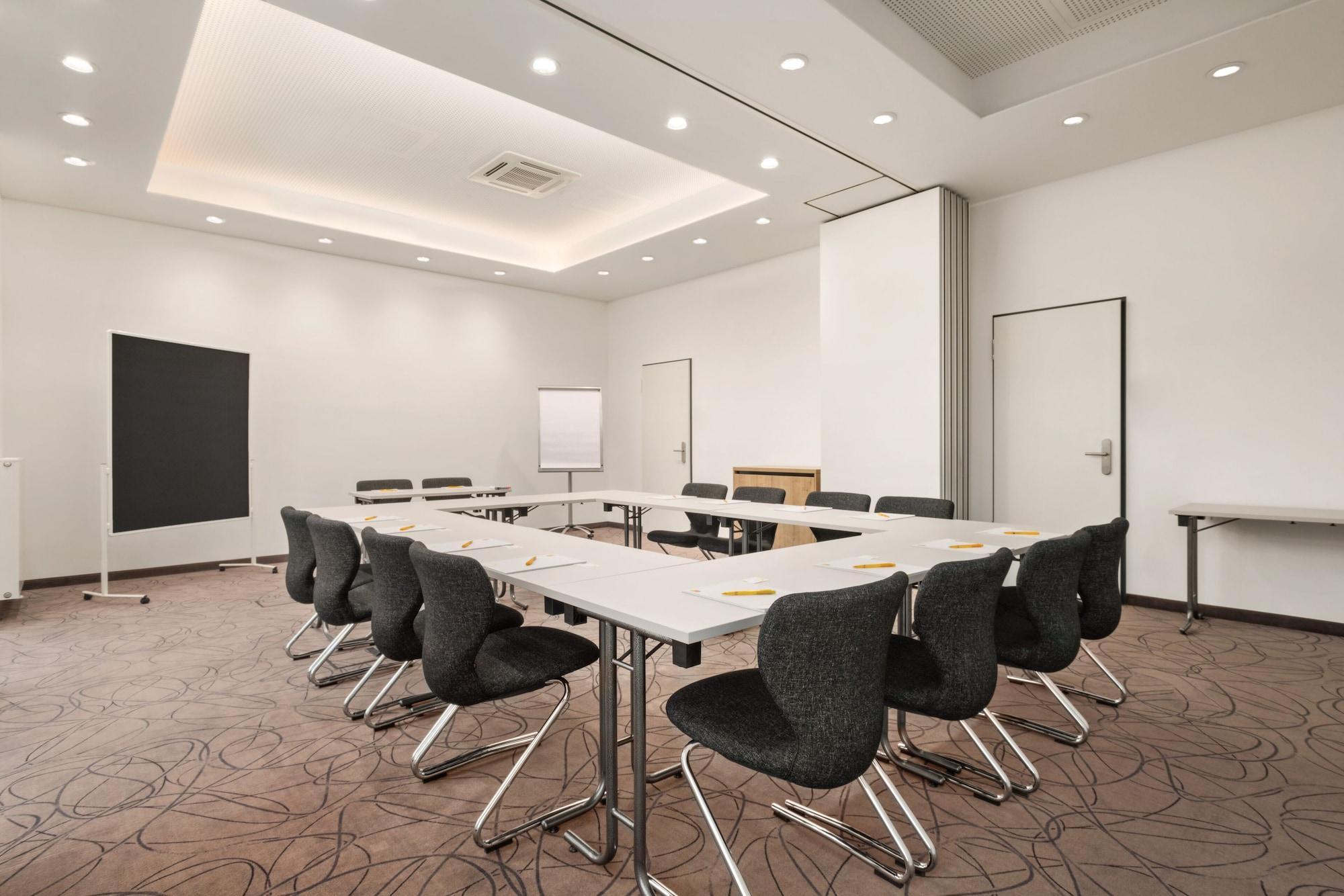 Super 8 By Wyndham Augsburg Hotel Luaran gambar