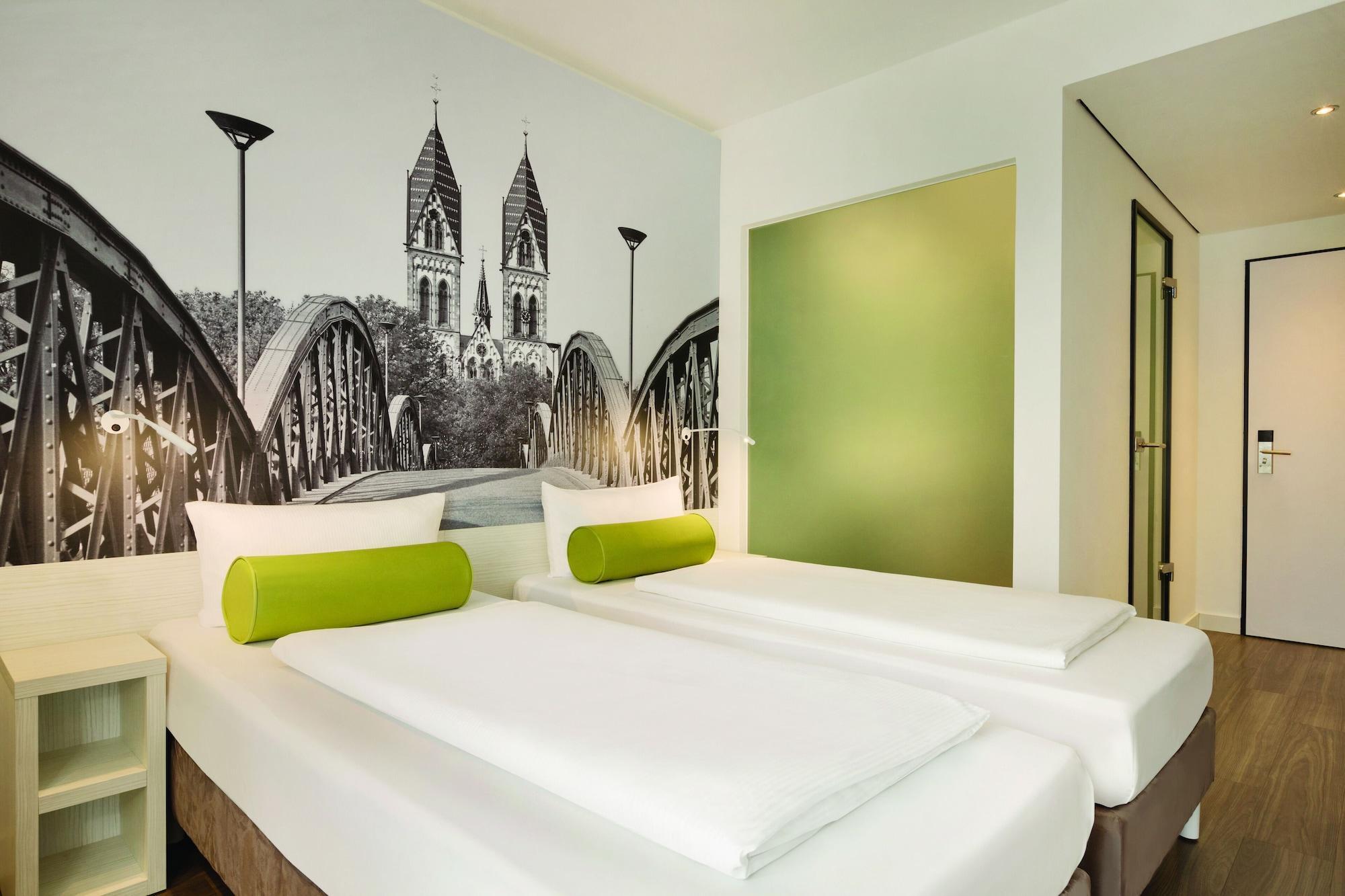 Super 8 By Wyndham Augsburg Hotel Luaran gambar